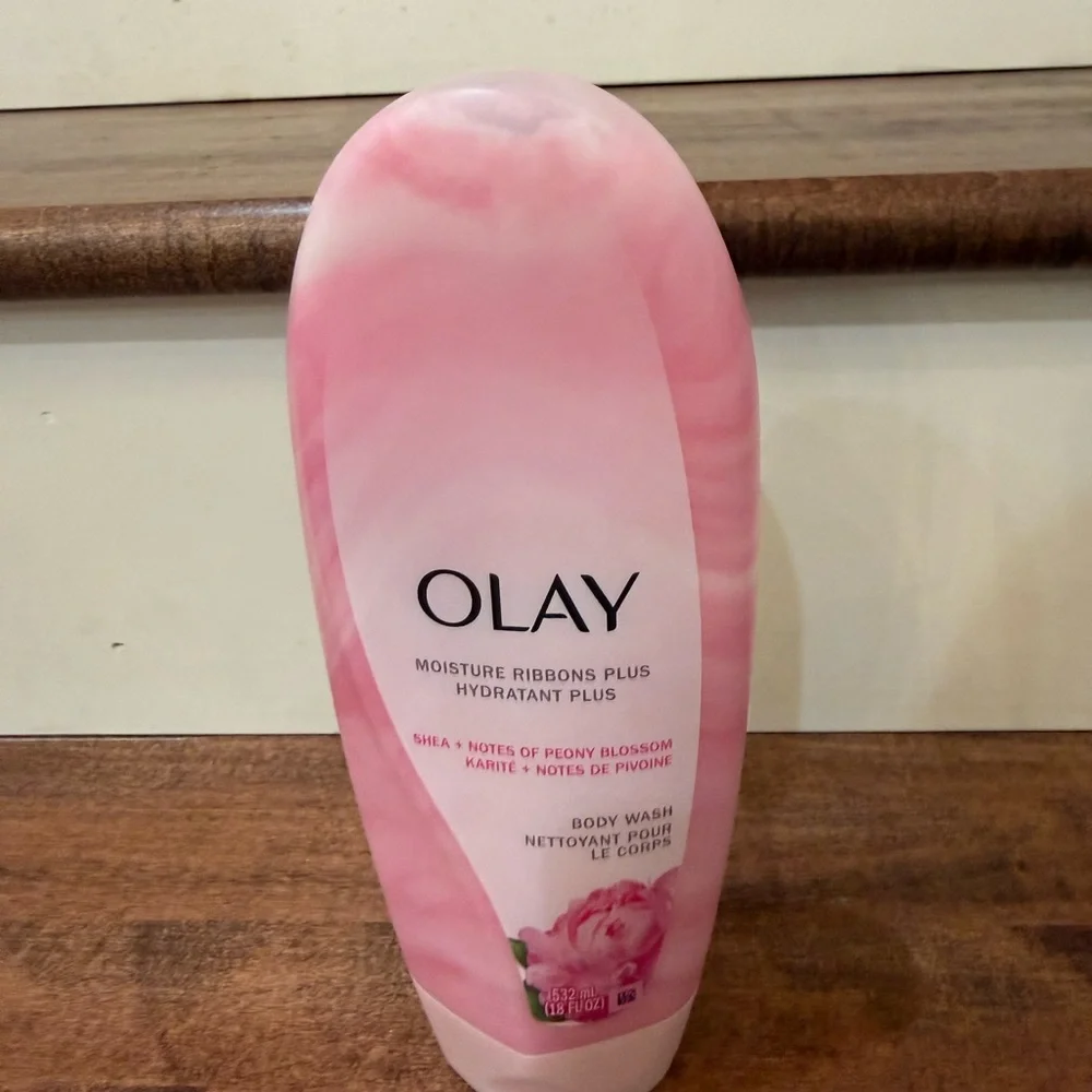 NWT OLAY Moisture Ribbons Plus Peony Blosson  Body Wash